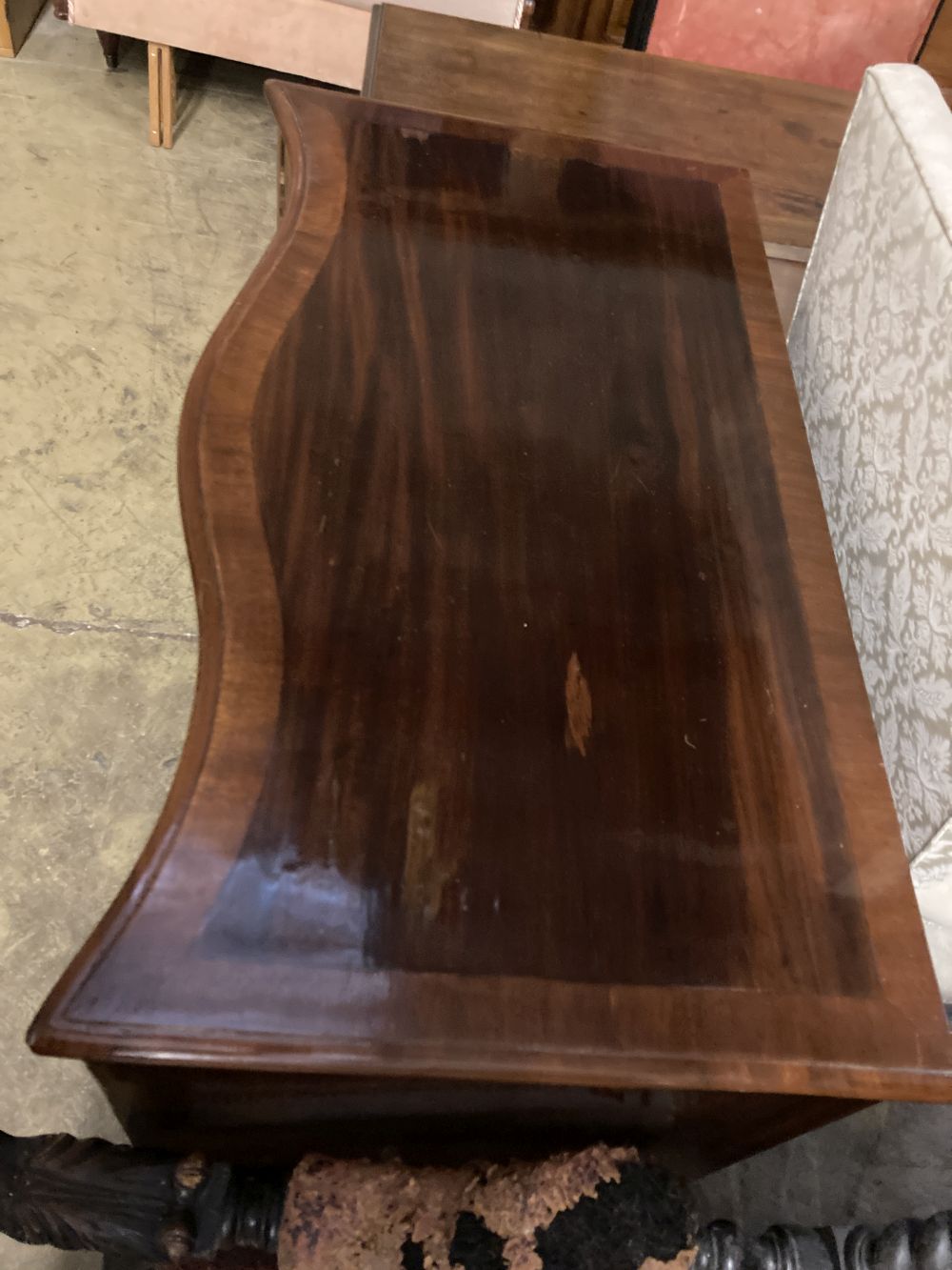 A George III mahogany serpentine chest of drawers, width 97cm, depth 53cm, height 88cm